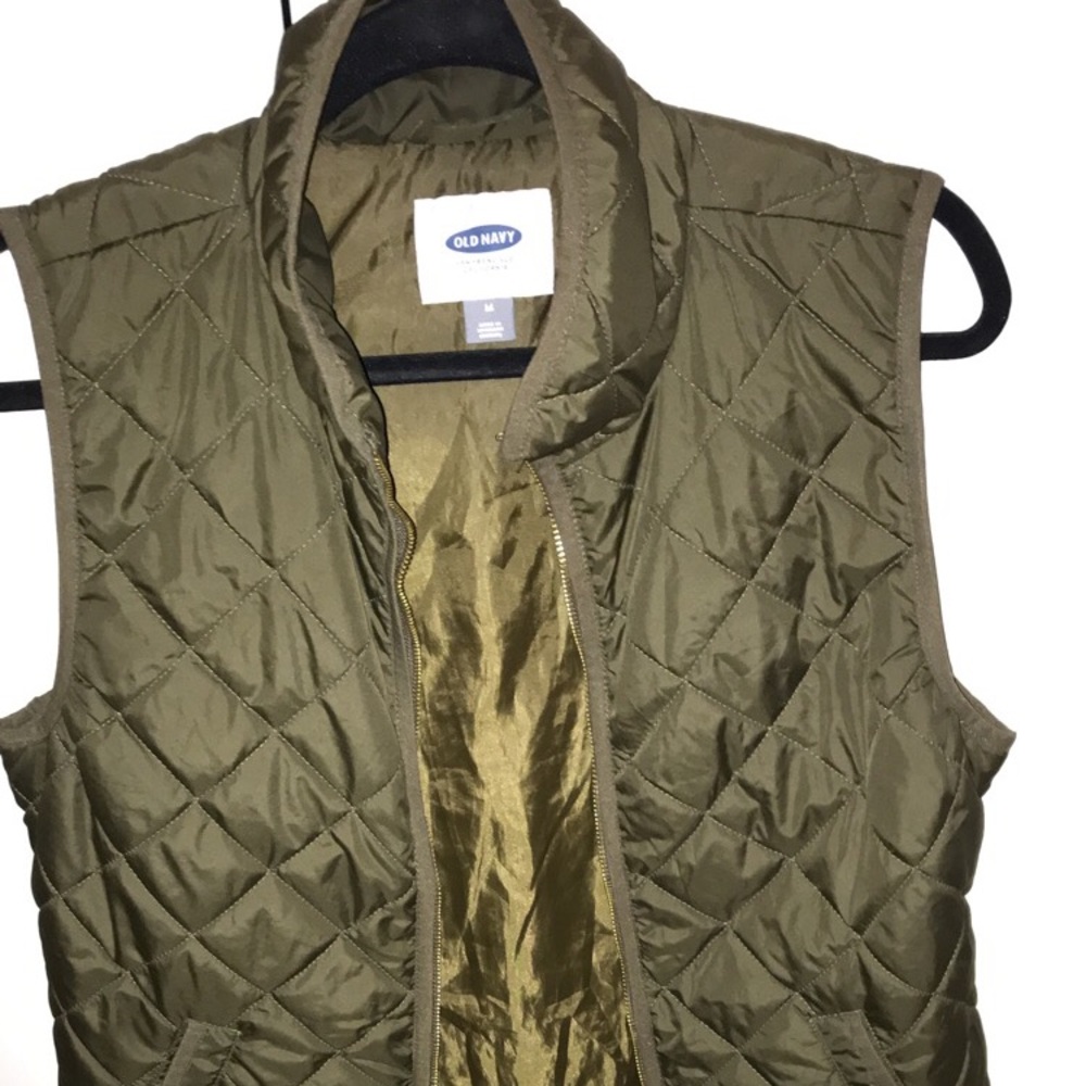 Old navy size Medium hunter green quilted vest